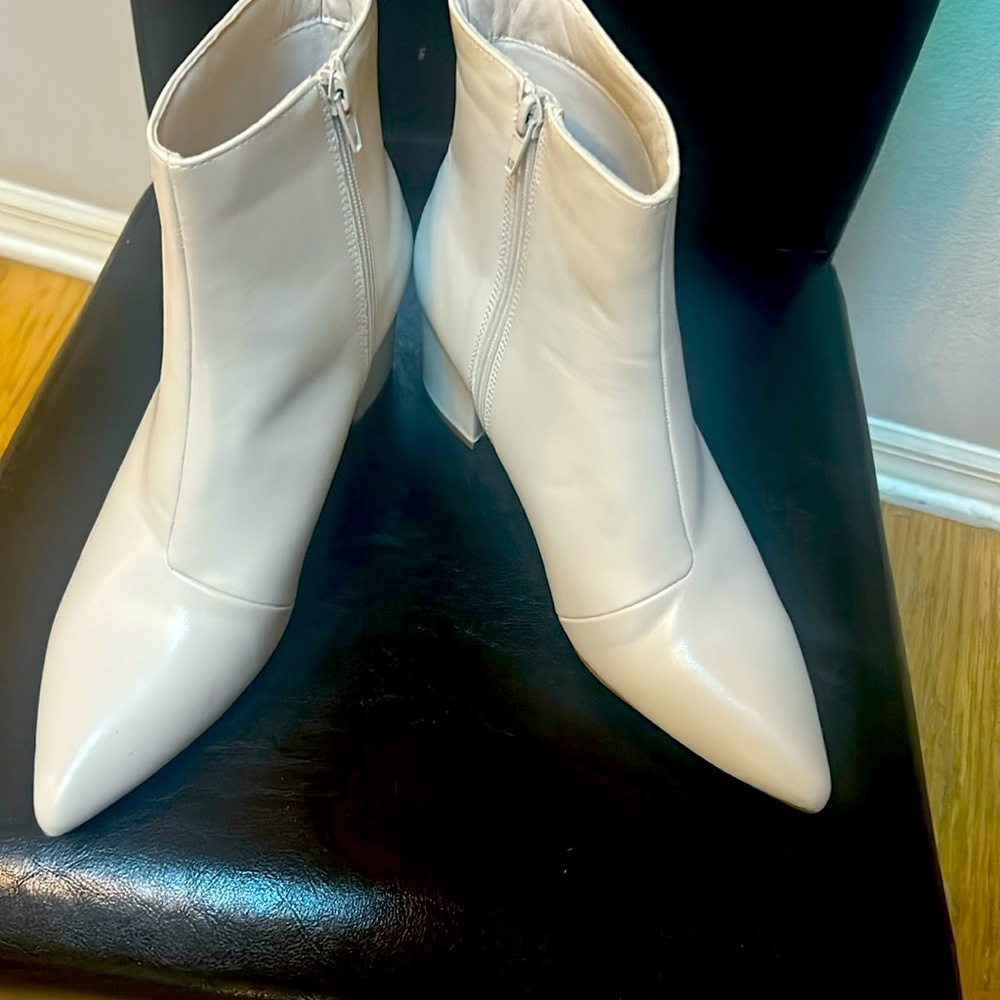 Sugar cream half boots with zipper